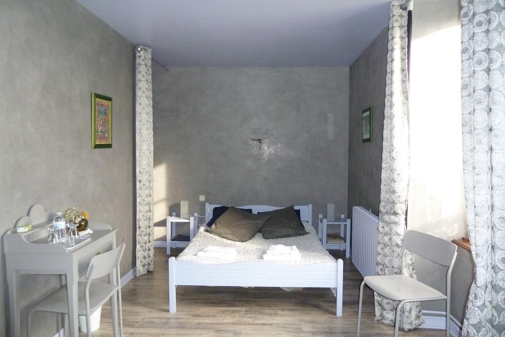 Saint-Maugan B&B L'Atelier Du Presbytere חדר תמונה