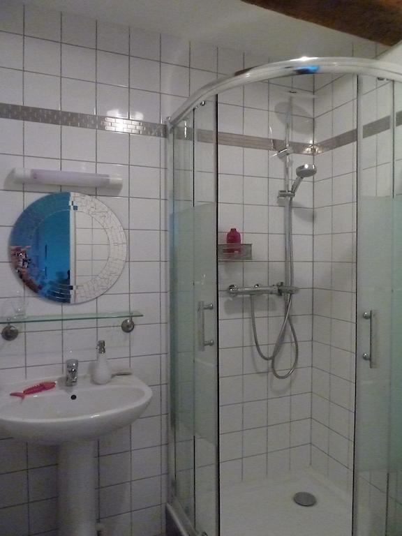 Saint-Maugan B&B L'Atelier Du Presbytere חדר תמונה